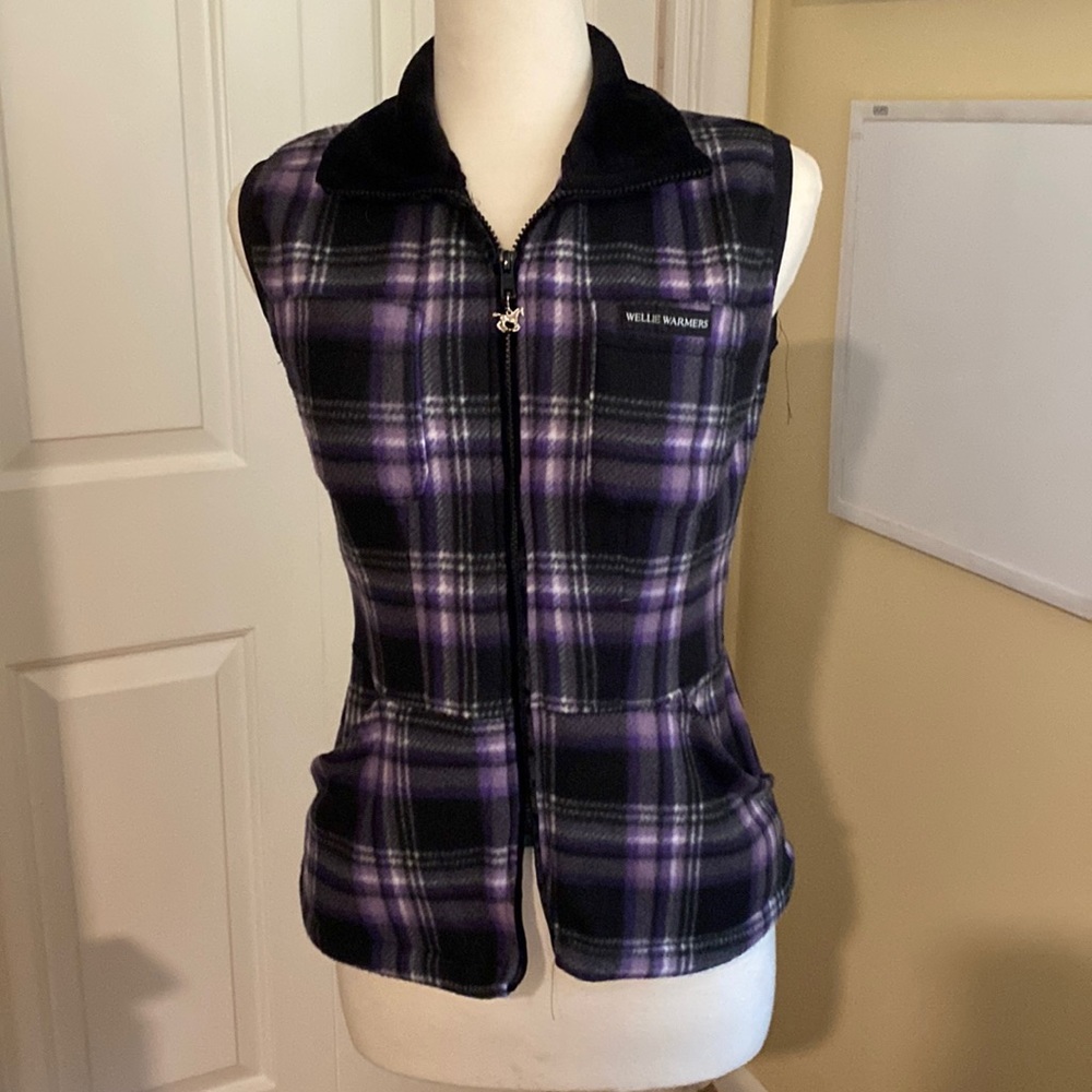 Plaid fleece Wellie Warmers equestrian vest. Size small with 4 pockets.